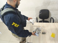 PRF apreende adolescente por tráfico de drogas na BR-153