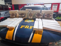 PRF apreende mais de 54 quilos de drogas durante fiscalização na Fernão Dias em Vargem/SP