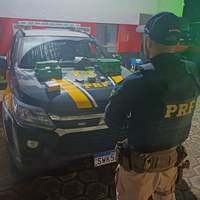 PRF apreende mais de 7 kg de drogas durante fiscalização em Vargem/SP