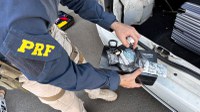 PRF apreende medicamentos irregulares durante fiscalização na BR-153