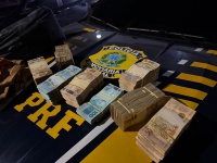 PRF apreende R$ 220 mil durante patrulhamento na Régis Bittencourt