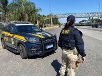 PRF detém homem por uso de viatura falsa e usurpação de função pública em Guarulhos (SP)