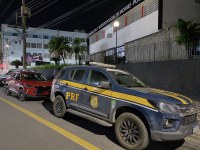 PRF prende dupla por tráfico de animal silvestre, maus-tratos e uso de documento falso na Dutra, em Jacareí/SP