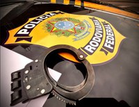 PRF prende homem com mandado de prisão em aberto na Régis Bittencourt