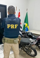 PRF prende suspeito de integrar quadrilha de saque de cargas após perseguição na Régis Bittencourt