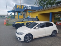 PRF recupera veículo com registro de apropriação indébita na BR-116, em Registro/SP