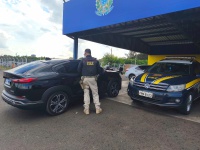 PRF recupera veículo roubado durante fiscalização na BR-153