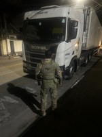 PRF resgata caminhoneiro feito refém durante roubo em Itapecerica da Serra/SP