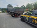 Roubo em andamento: ação rápida da PRF intercepta caminhão roubado na Regis