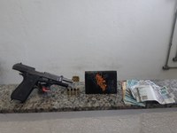 PRF prende indivíduo com arma de numeração raspada durante fiscalização na BR 116, município de São Lourenço da Serra/SP