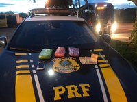 PRF prende passageira por tráfico de drogas em Lavrinhas/SP