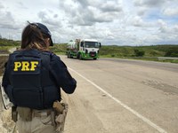 Santa Luzia do Itanhy/SE: PRF flagra caminhoneiro com CNH suspensa