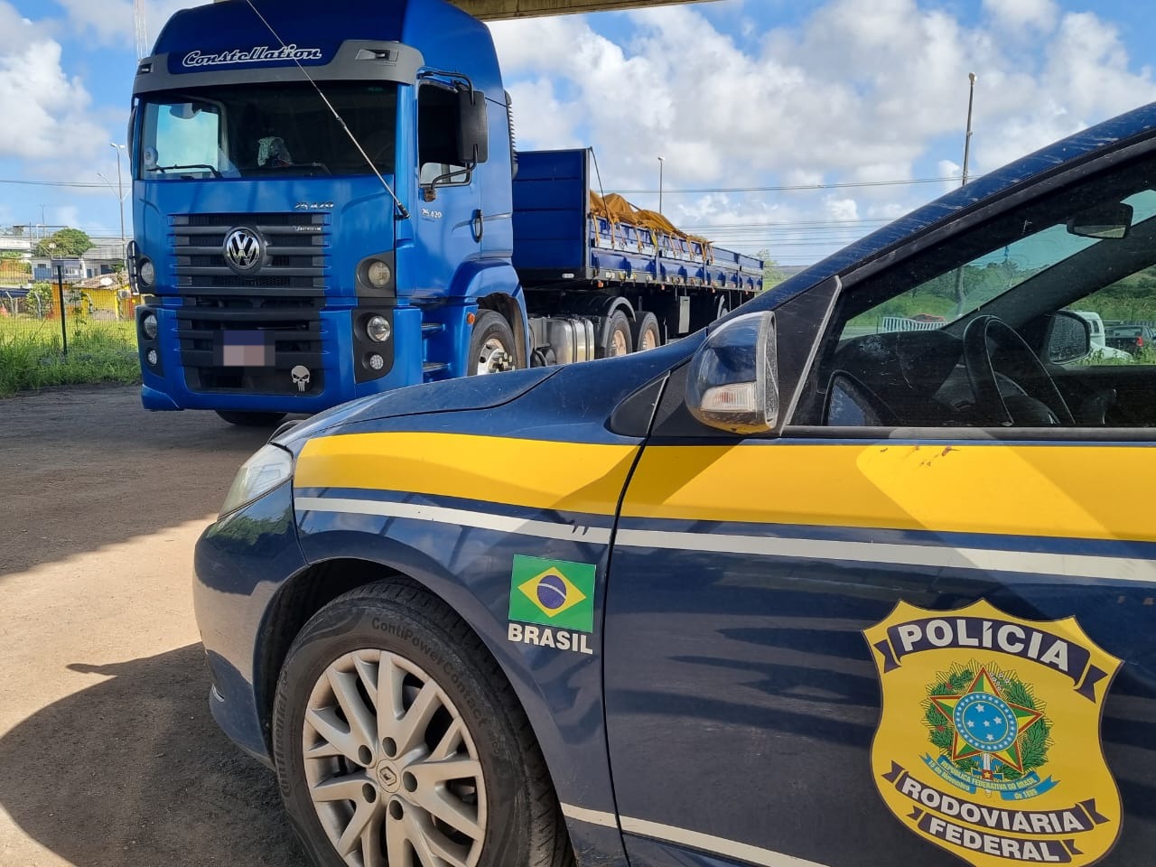 Caminhão com suspensão adulterada é retido pela PRF na BR-153, Tocantins