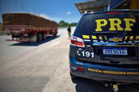 Caminhão que transportava carga com excesso de peso é retido pela PRF/SE