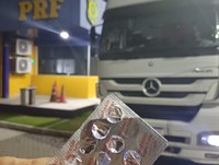 PRF flagra caminhoneiros portando anfetaminas