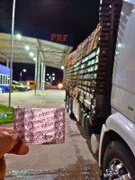 SÃO CRISTÓVÃO: PRF/SE flagra três caminhoneiros portando "rebites" na BR-101