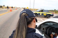 PRF flagra motorista dirigindo com CNH em suspensão