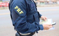 BR-235: PRF flagra caminhoneiro com CNH suspensa