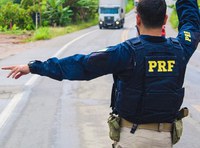 Cristinápolis/SE: PRF flagra na BR-101 caminhoneiro dirigindo com CNH suspensa