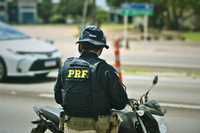 PRF apreende motocicleta e detém condutor por direção perigosa e colisão em Aracaju/SE