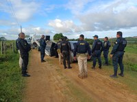 PRF recupera carro "clonado" e apreende pistola e munições na BR-101