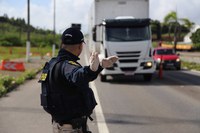 Cristinápolis/SE: PRF recupera caminhão roubado em Pernambuco e prende motorista