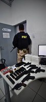 PRF apreende 10 kg de cocaína e farto armamento em Malhada dos Bois