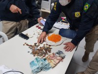 Areia Branca/SE: PRF detém suspeitos de furto e tráfico de drogas