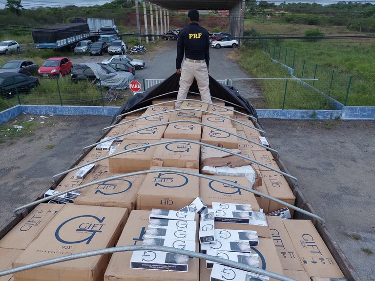 BR-101: PRF apreende carga de cigarros contrabandeados em Sergipe