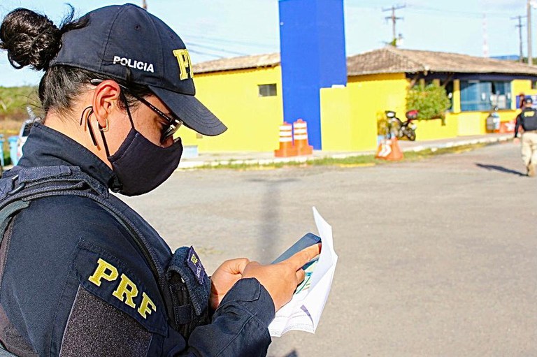 Itabaiana/SE: PRF flagra motorista inabilitado dirigindo embriagado