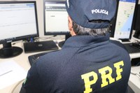 Aracaju/SE: PRF flagra motociclista com drogas na BR-235