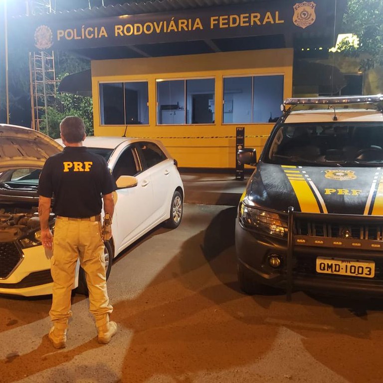 Itabaiana/SE: PRF recupera na BR-235 carro roubado