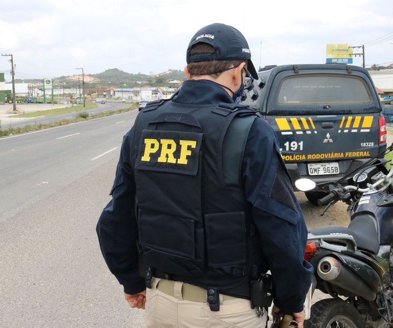 Nossa Senhora do Socorro/SE: PRF detém na BR-101 homem envolvido em acidente de trânsito