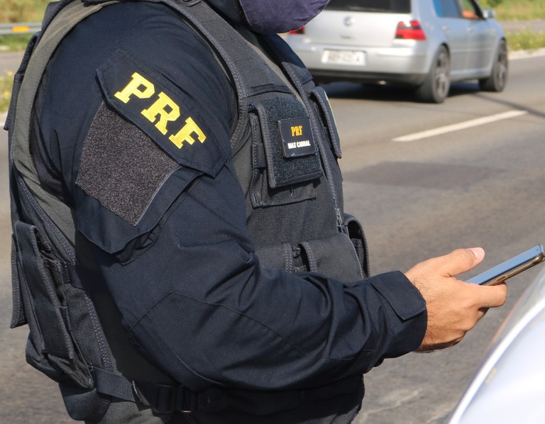 Laranjeiras/SE: PRF flagra motorista inabilitado na BR-101