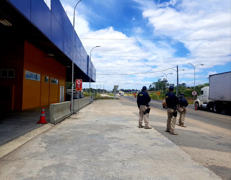 Malhada dos Bois/SE: PRF flagra menor pilotando ciclomotor na BR-101