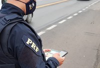 PRF flagra na BR-101 caminhoneiro dirigindo com CNH suspensa