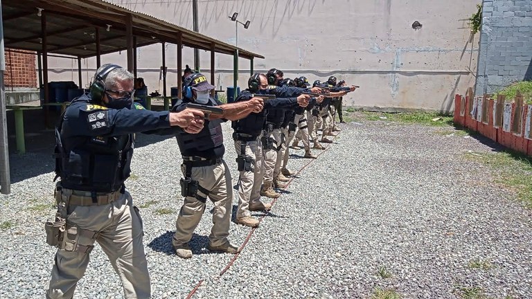 PRF/SE capacita mais uma turma na disciplina de Armamento, Munição e Tiro