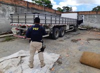 Sergipe: PRF localiza em oficina caminhão roubado horas antes em Maruim/SE