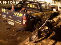 Umbaúba/SE: Inabilitado sem capacete e em moto roubada desacata policiais e é detido pela PRF
