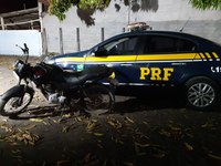 Umbaúba/SE: PRF recupera na BR-101 motocicleta roubada