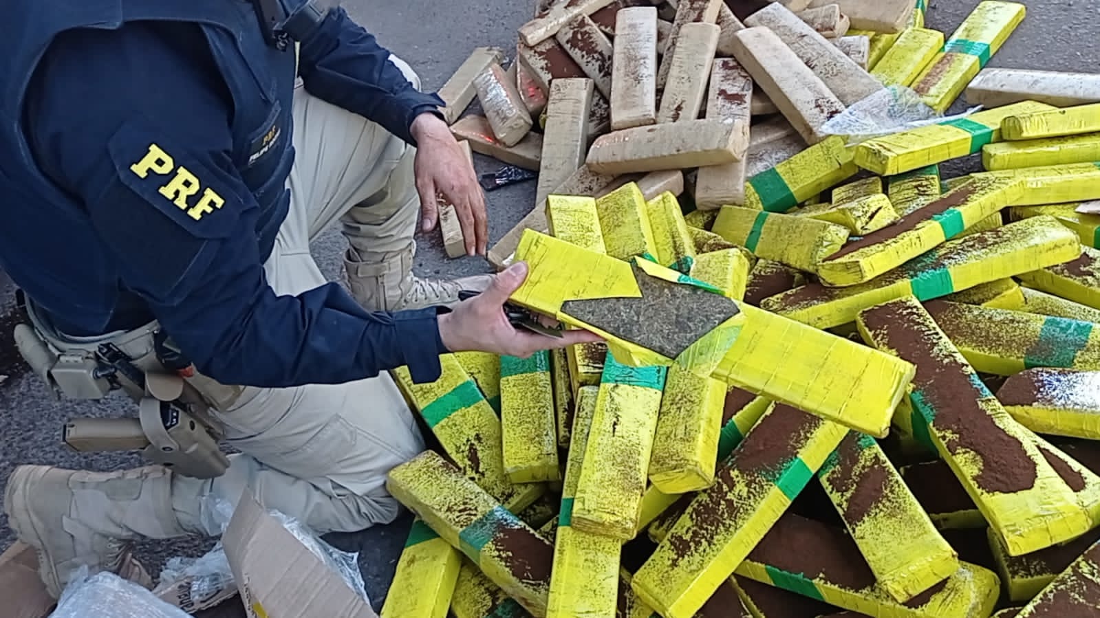 Foram localizados 181 pacotes contendo substância análoga à maconha 