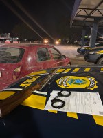 Em uma mesma ocorrência, um veículo com registro de roubo é recuperado e mandado de prisão por furto é cumprido