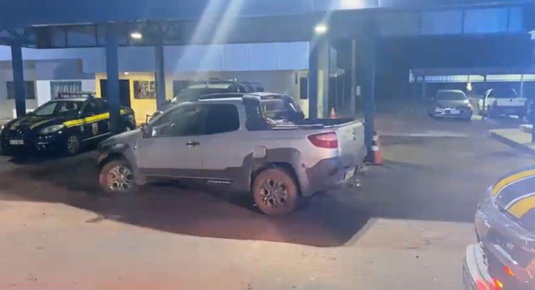 Condutor utilizando documento falso e dirigindo veículo com registro de furto, foi localizado em Guaraí/TO