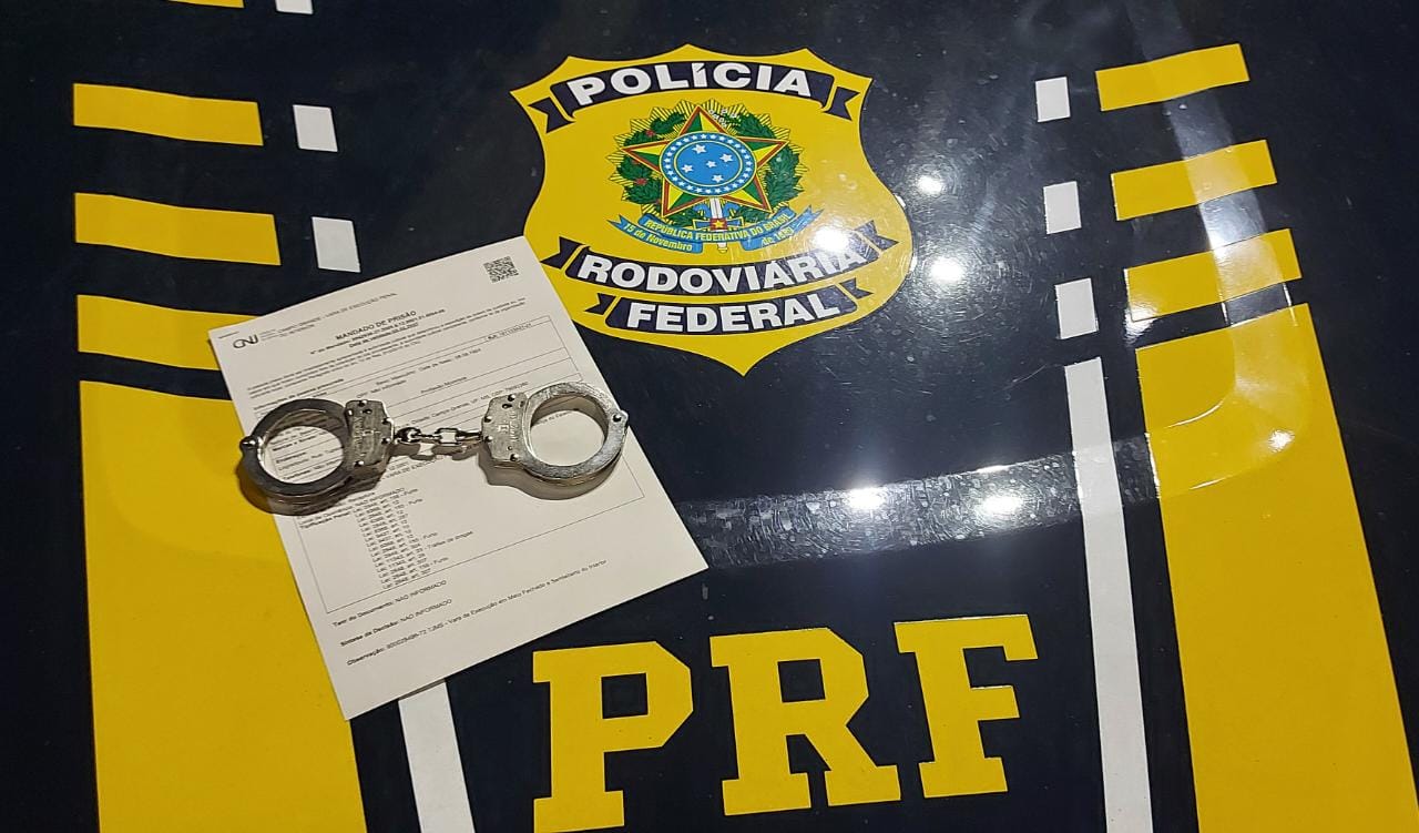 Mandado de prisão em desfavor do passageiro que portava drogas