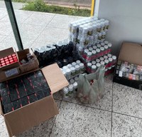 PRF apreende mais de mil produtos transportados de forma ilegal em bagageiro de ônibus