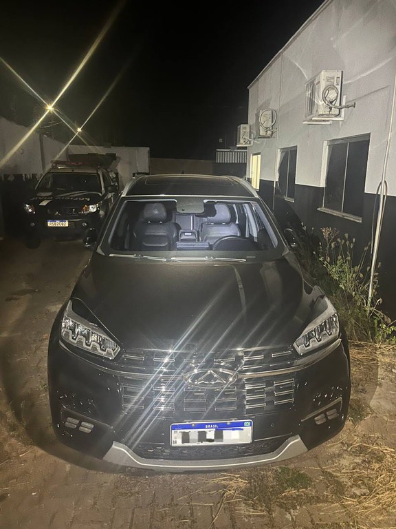 PRF apreende veículo com sinais identificadores adulterados em Araguaína/TO