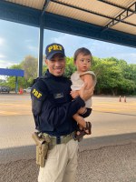 Policial Rodoviário Federal salva a vida de criança engasgada