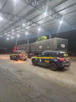 PRF apreende 47 toneladas de sorgo transportadas ilegalmente em Paraíso do Tocantins/TO