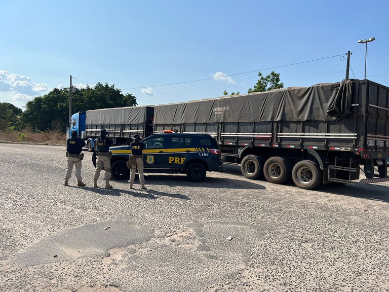 PRF apreende 66m³ de madeira transportados ilegalmente em São Bento do Tocantins/TO