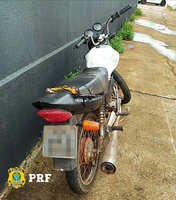 PRF prende condutor inabilitado por adulteração dos elementos identificadores do veículo